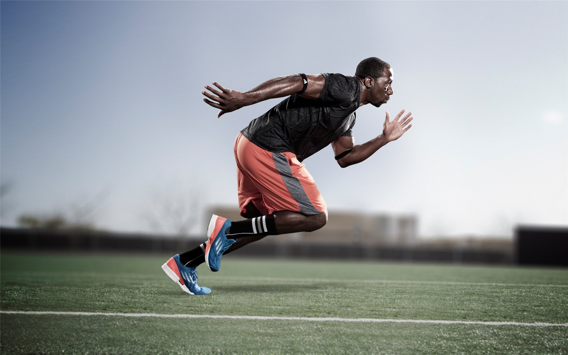 赛道上的墨西哥风暴，雷恩制霸F1新赛季揭幕战