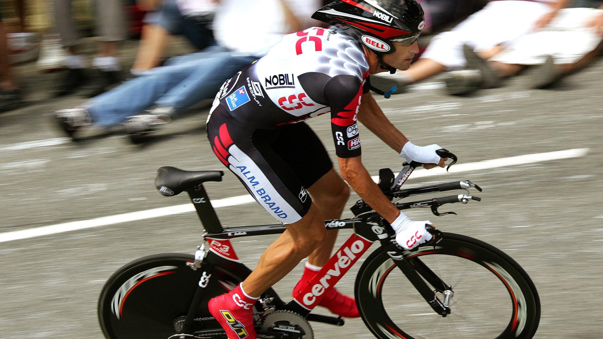 赛道与绿茵场的双重奏,F1揭幕战与里昂淘汰荷兰的启示