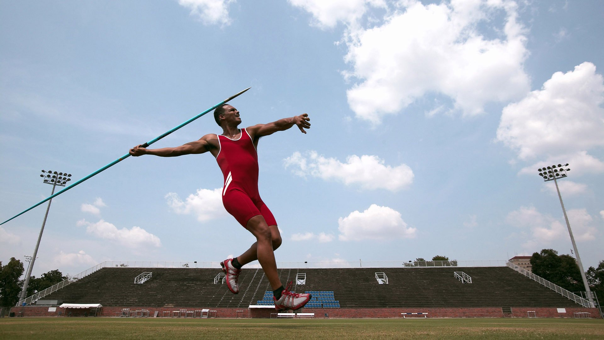 魔术绝杀山东队，恩比德刷新纪录，当东方篮球遇上NBA传奇